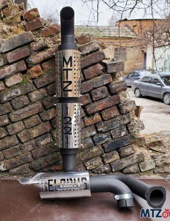 vyhlopnaja-truba-po-kabine-mtz-1221metall-s-fljancem-s-glushitelem3-e1612523526687